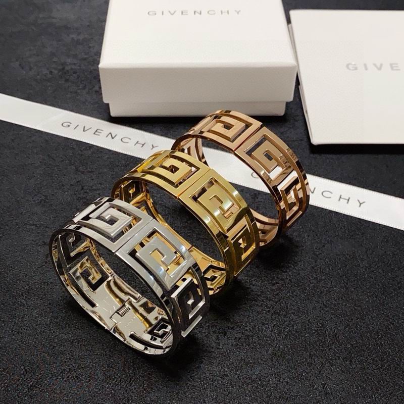 Givenchy bracelet 06yxs02